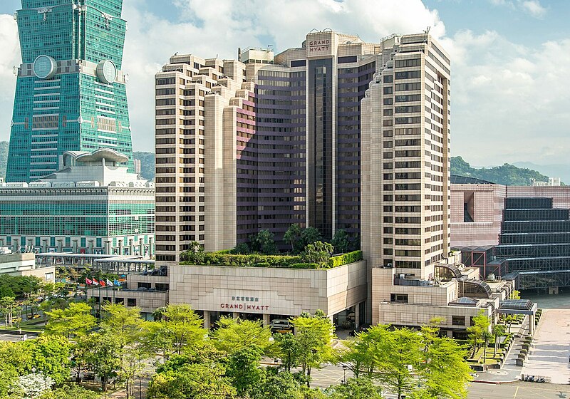 「Hyatt Leverage」商務差旅計畫，提供官網房價至高85折之優惠直接於酒店官網訂房頁面輸入企業代碼 229600線上訂房

