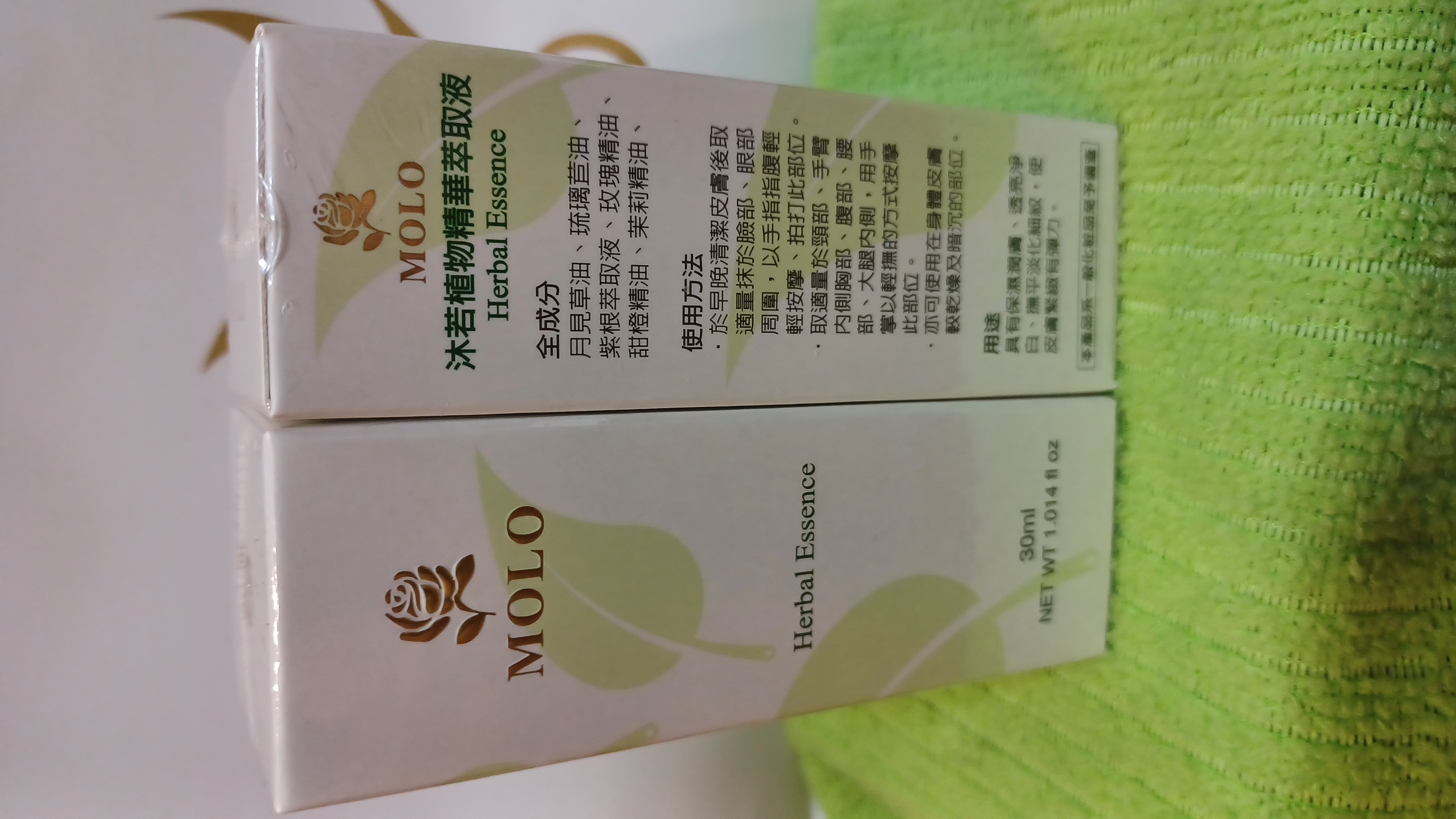 天然植物萃取精華，可舒緩肌膚疲勞，改善肌膚細紋，暗沉。