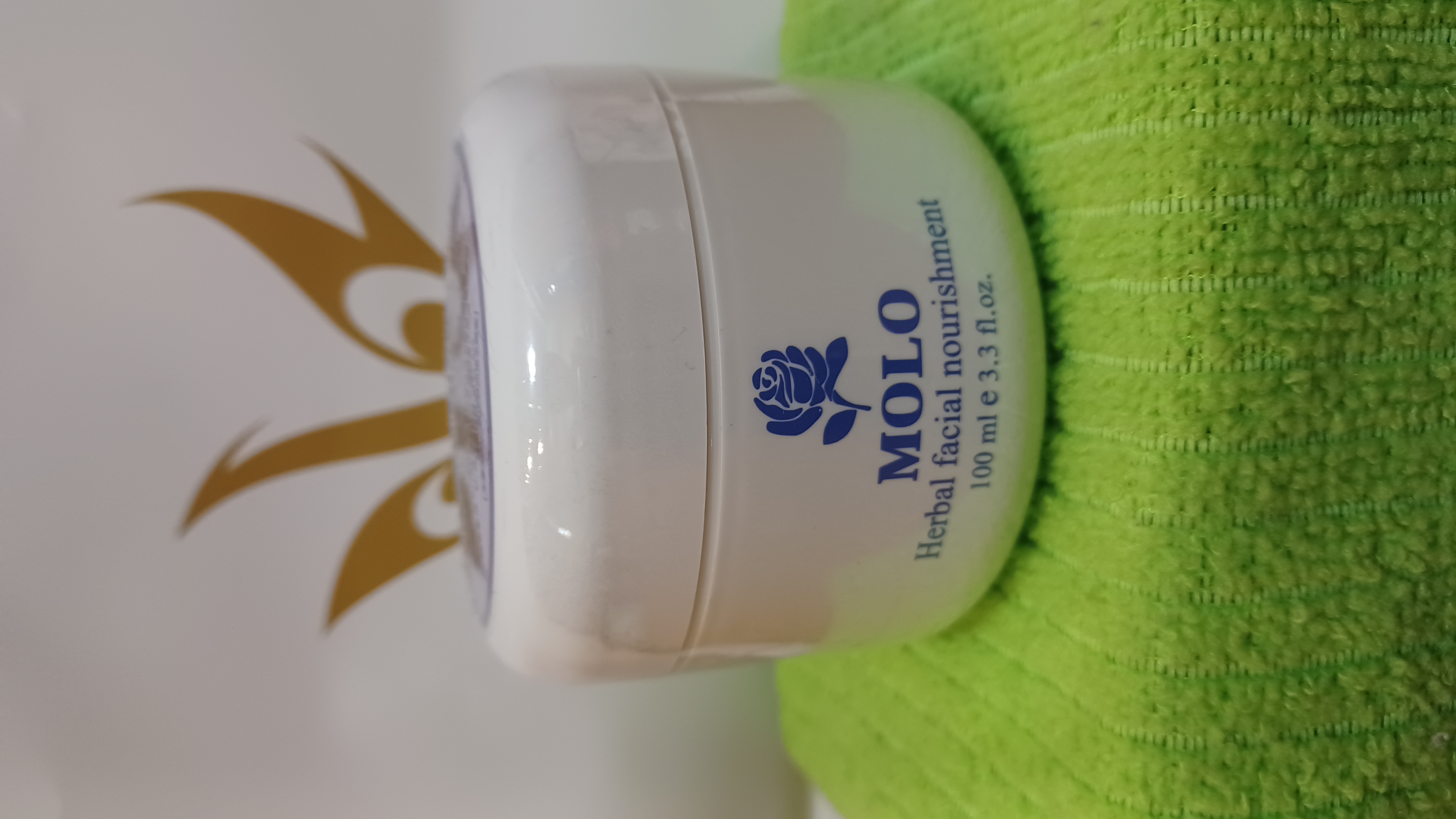 天然植物精油配方。使用於臉部可代謝角質。用於身體可當按摩霜使用